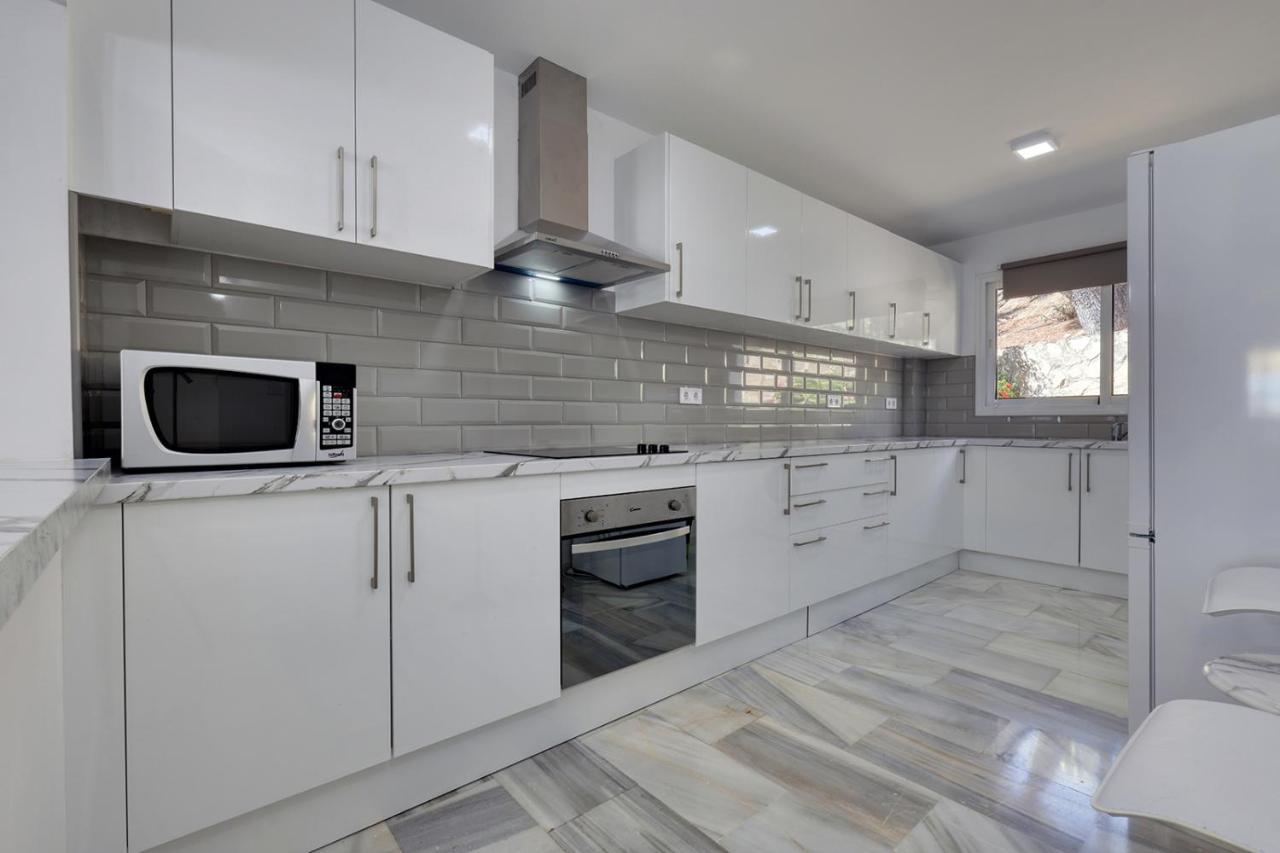 Quaint 2 Bedroom Townhouse With Pool Close To Sea! Benalmádena Exterior photo