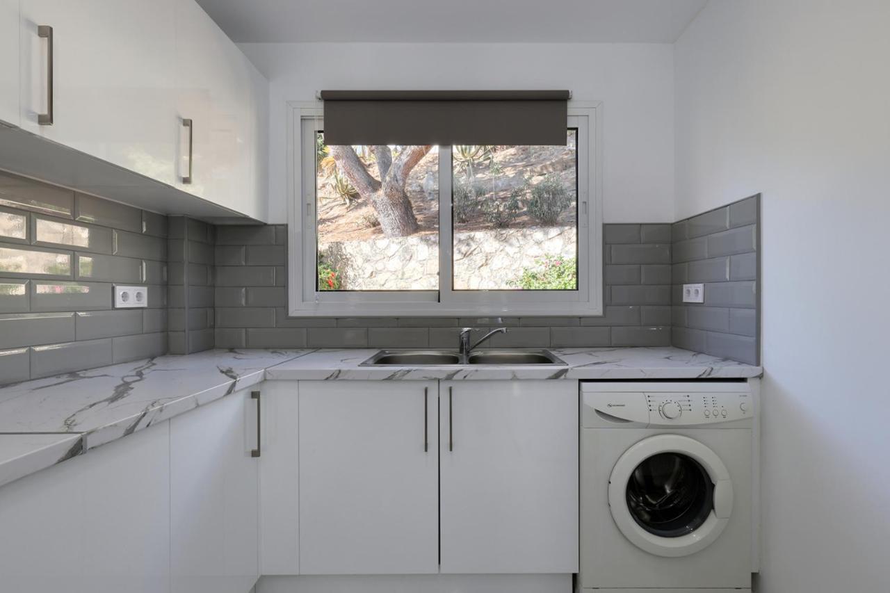 Quaint 2 Bedroom Townhouse With Pool Close To Sea! Benalmádena Exterior photo