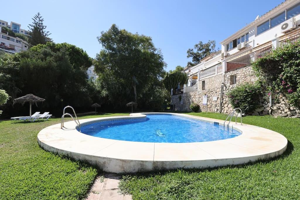 Quaint 2 Bedroom Townhouse With Pool Close To Sea! Benalmádena Exterior photo