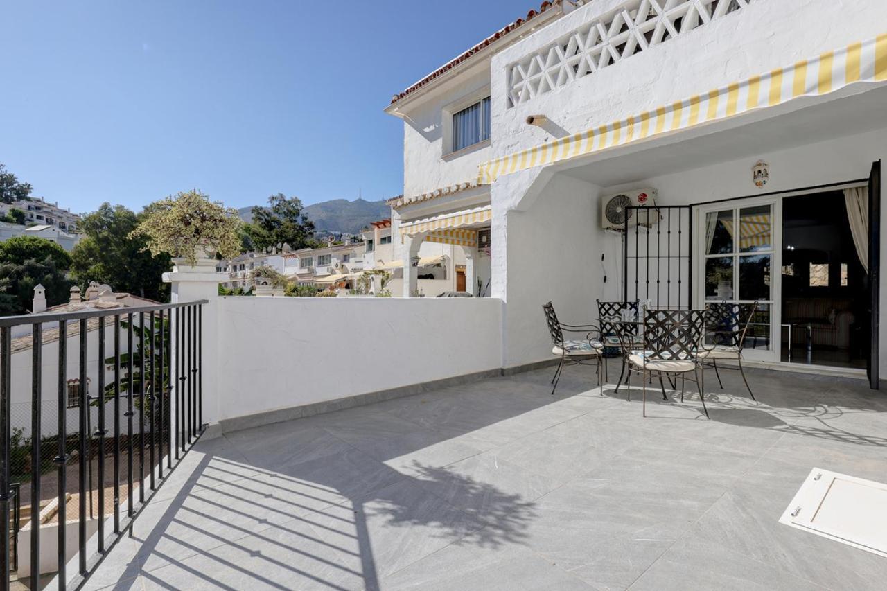 Quaint 2 Bedroom Townhouse With Pool Close To Sea! Benalmádena Exterior photo