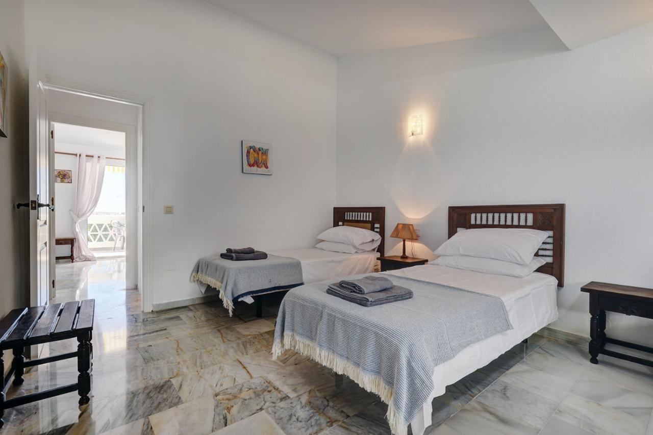 Quaint 2 Bedroom Townhouse With Pool Close To Sea! Benalmádena Exterior photo