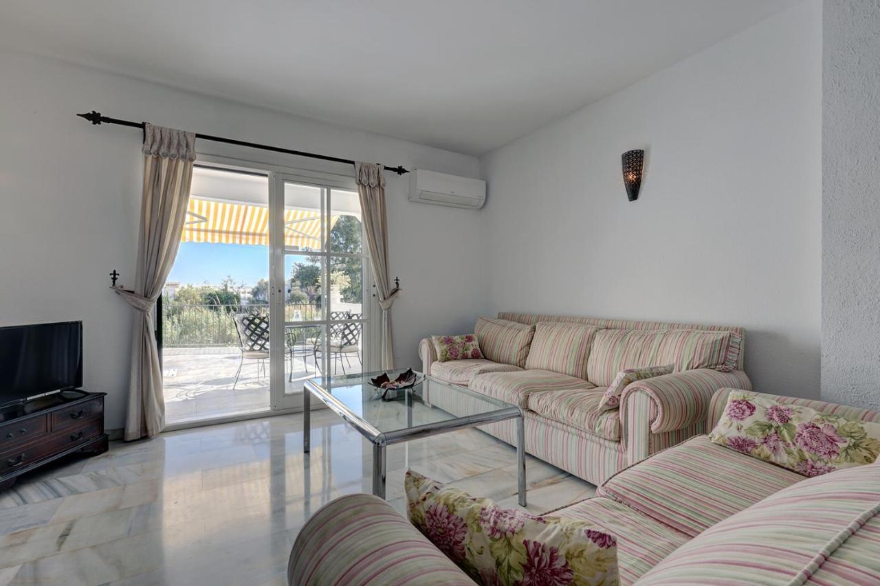 Quaint 2 Bedroom Townhouse With Pool Close To Sea! Benalmádena Exterior photo