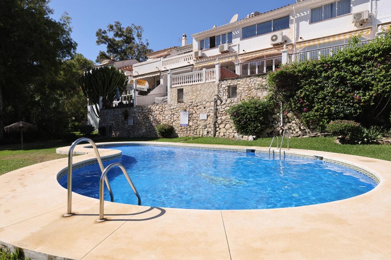 Quaint 2 Bedroom Townhouse With Pool Close To Sea! Benalmádena Exterior photo