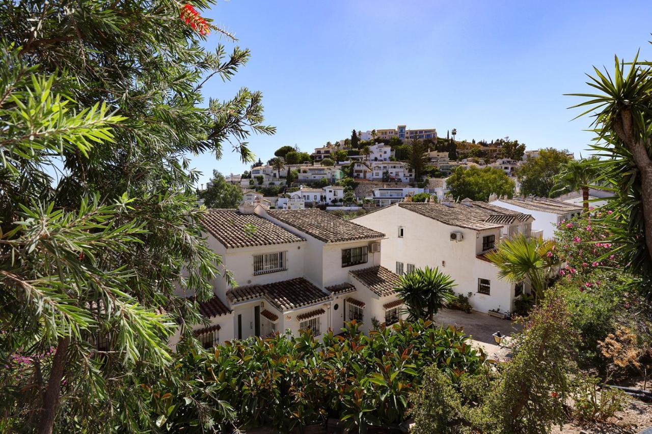 Quaint 2 Bedroom Townhouse With Pool Close To Sea! Benalmádena Exterior photo