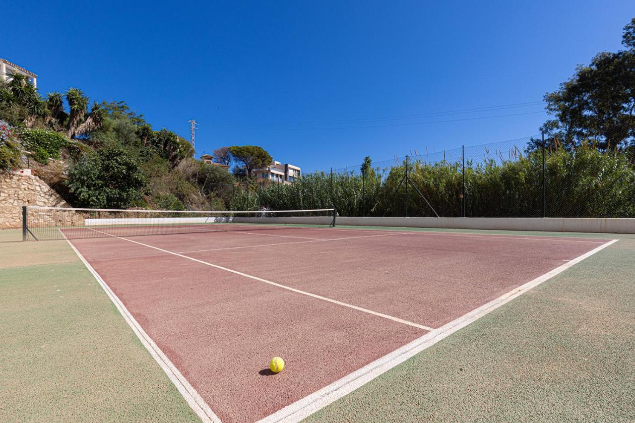 Quaint 2 Bedroom Townhouse With Pool Close To Sea! Benalmádena Exterior photo
