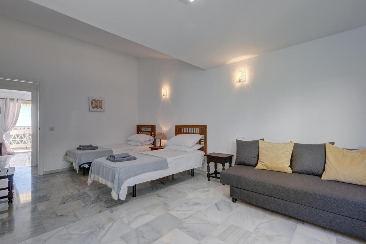 Quaint 2 Bedroom Townhouse With Pool Close To Sea! Benalmádena Exterior photo