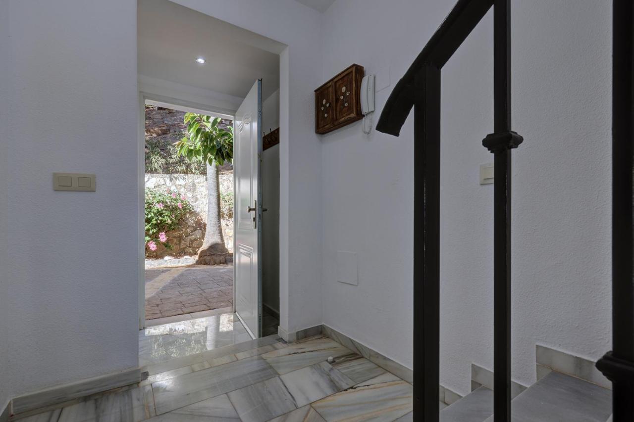 Quaint 2 Bedroom Townhouse With Pool Close To Sea! Benalmádena Exterior photo
