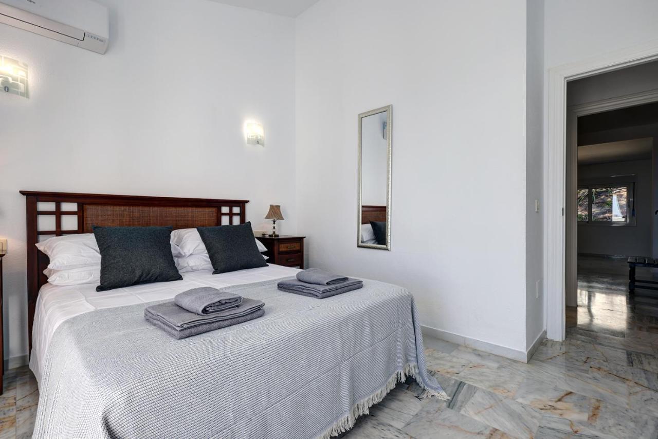 Quaint 2 Bedroom Townhouse With Pool Close To Sea! Benalmádena Exterior photo