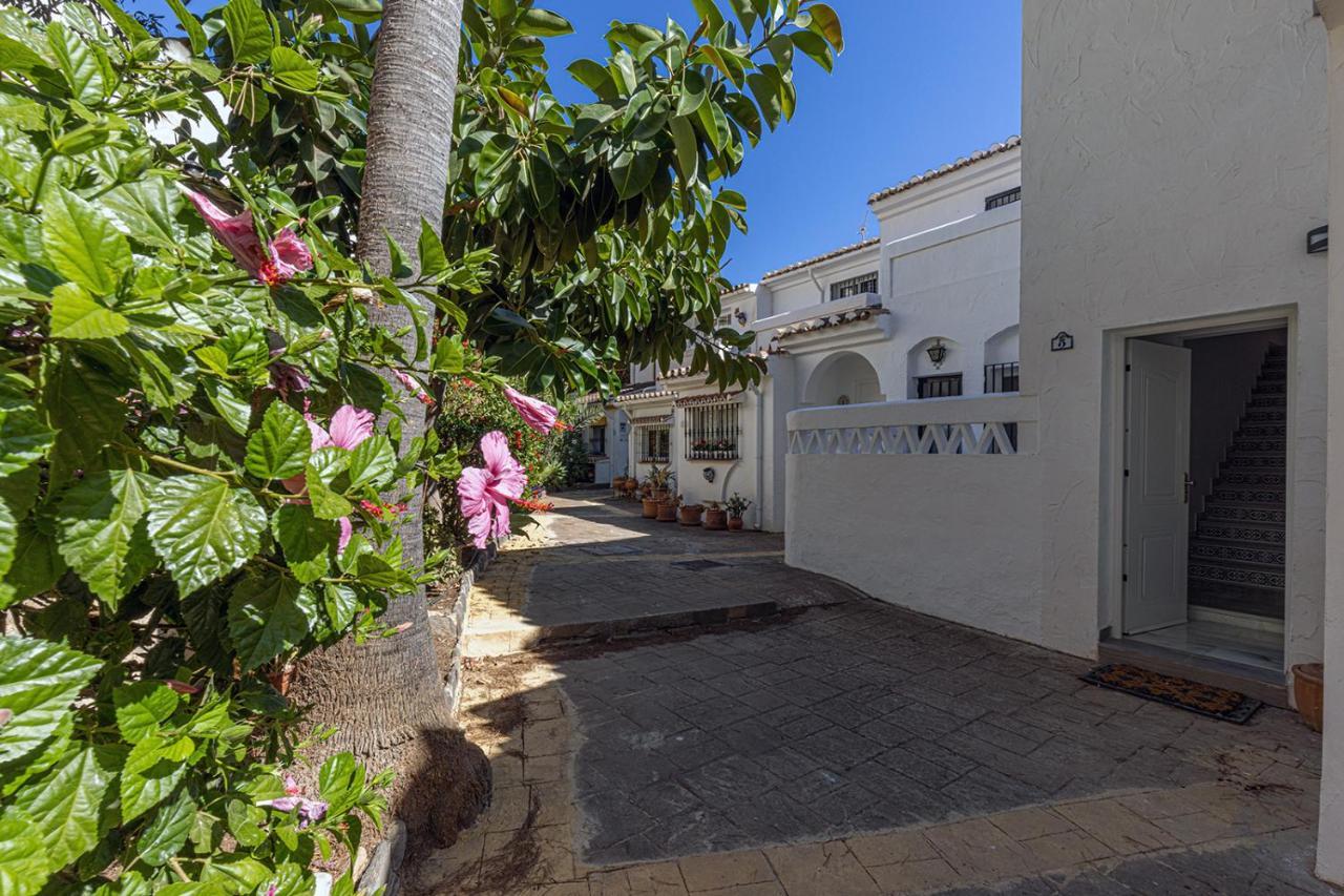 Quaint 2 Bedroom Townhouse With Pool Close To Sea! Benalmádena Exterior photo