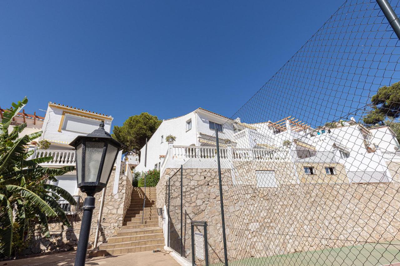 Quaint 2 Bedroom Townhouse With Pool Close To Sea! Benalmádena Exterior photo
