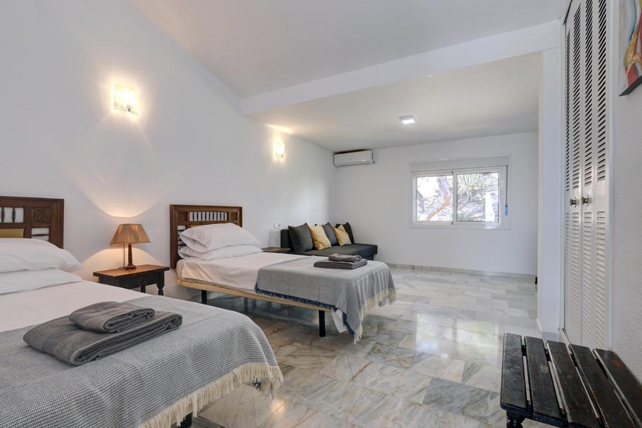 Quaint 2 Bedroom Townhouse With Pool Close To Sea! Benalmádena Exterior photo