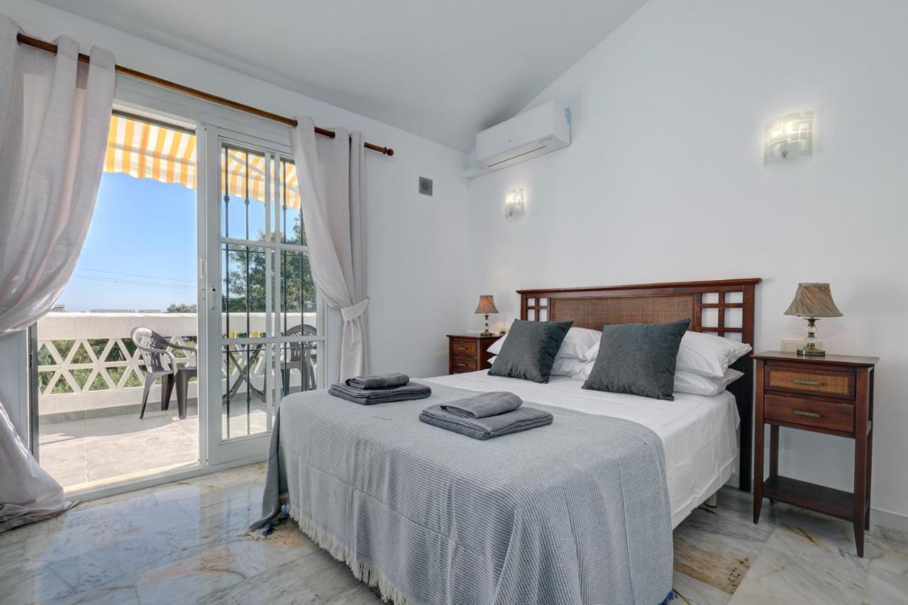 Quaint 2 Bedroom Townhouse With Pool Close To Sea! Benalmádena Exterior photo