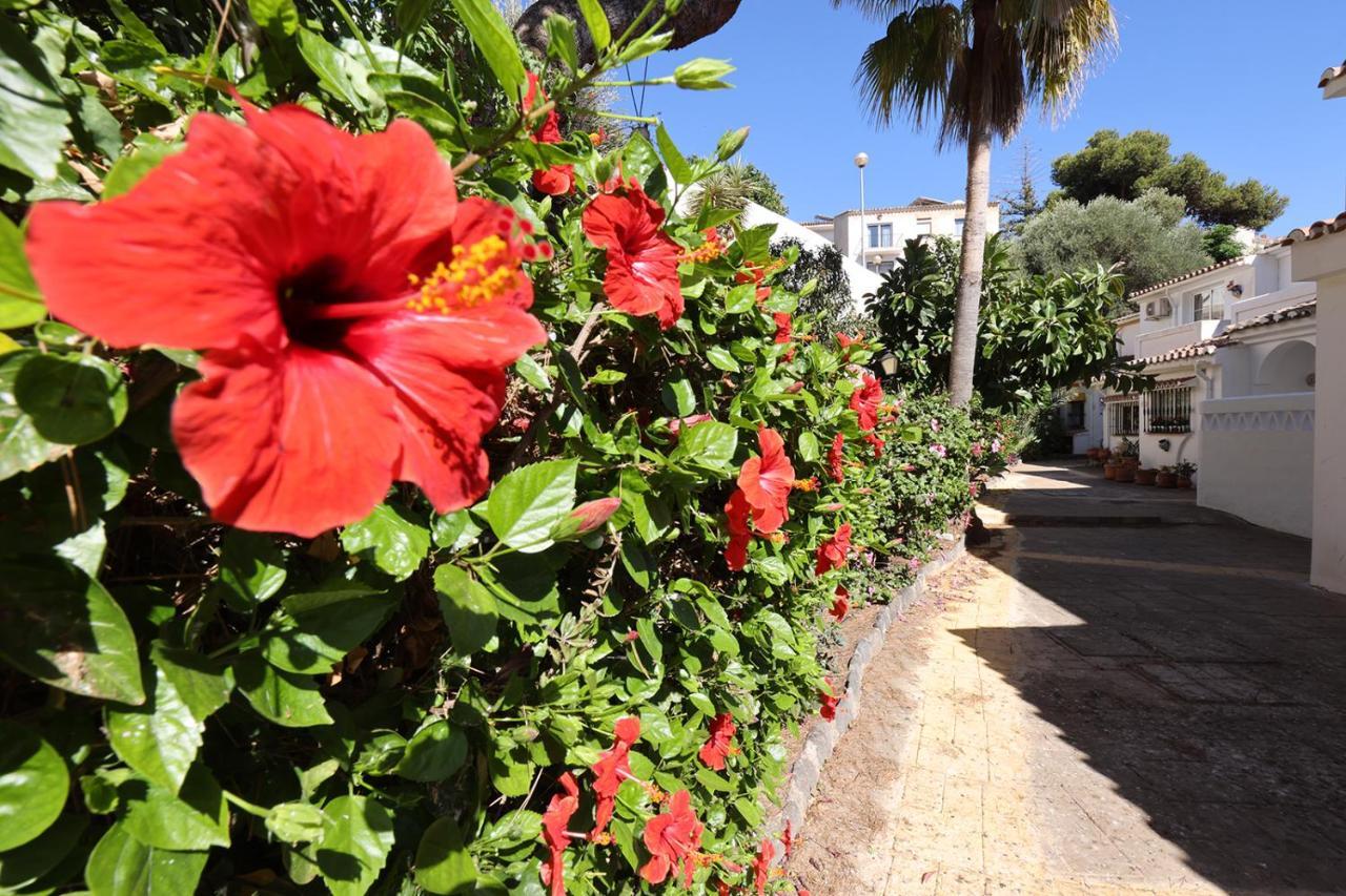 Quaint 2 Bedroom Townhouse With Pool Close To Sea! Benalmádena Exterior photo