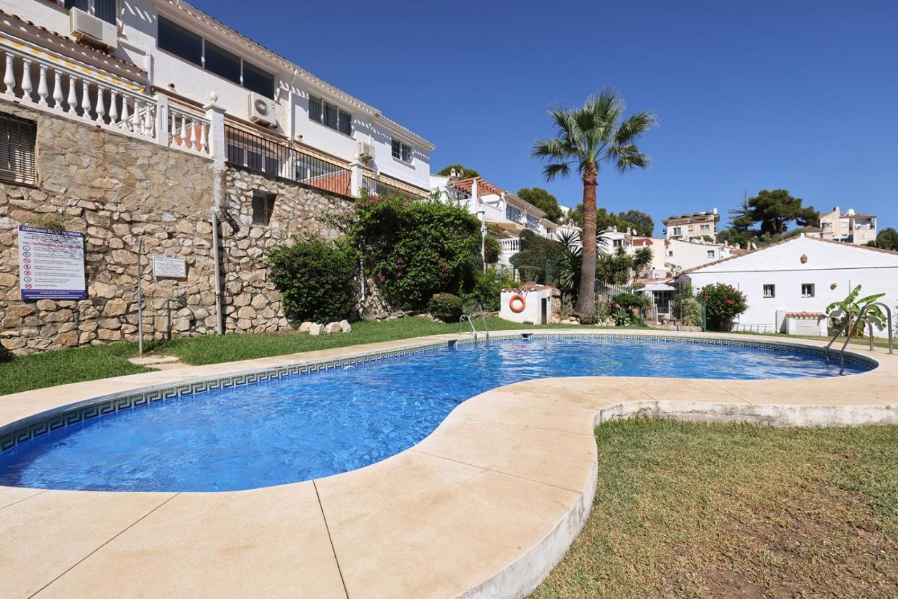 Quaint 2 Bedroom Townhouse With Pool Close To Sea! Benalmádena Exterior photo
